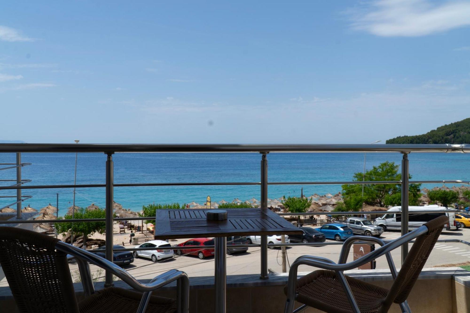 Rondo'S Hotel Himare Exterior photo