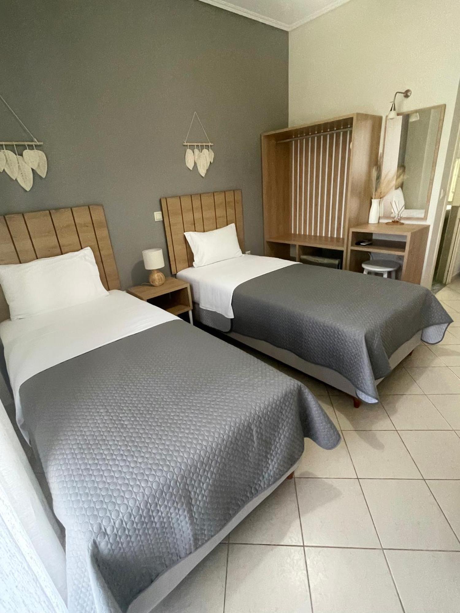 Rondo'S Hotel Himare Exterior photo
